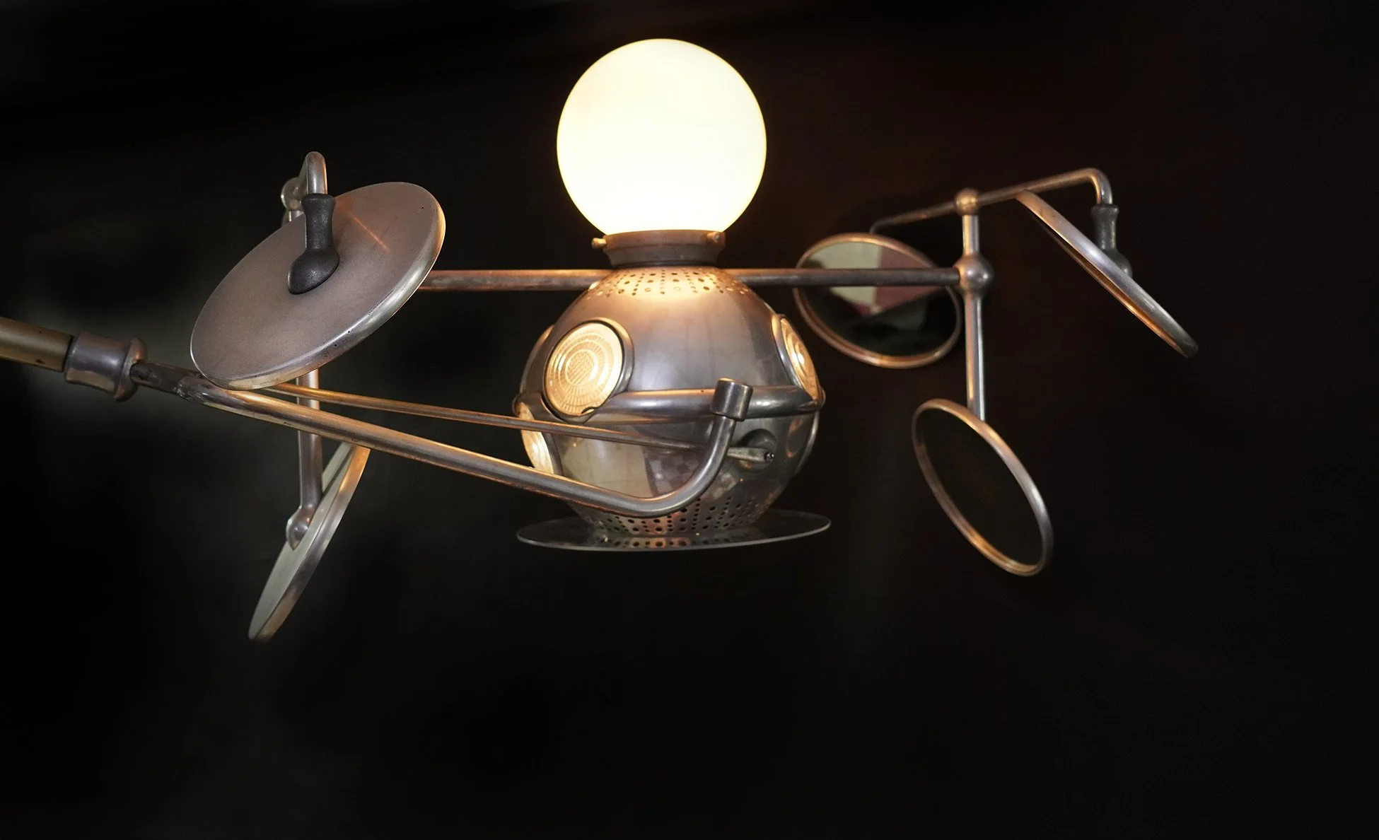 うっしー  MANUALALPHABET BEAMSLIGHTS モッズ C.1936 Operay Multibeam Surgical Lamp — AGENT GALLERY CHICAGO